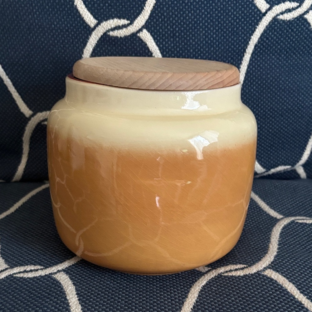 Mamma Ro Italian made Ceramic Canister with Wooden Lid, like new!